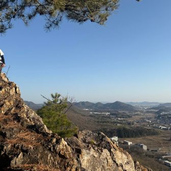 そして眺望も素敵✨️  ゴツゴツした岩場が印象的な山頂