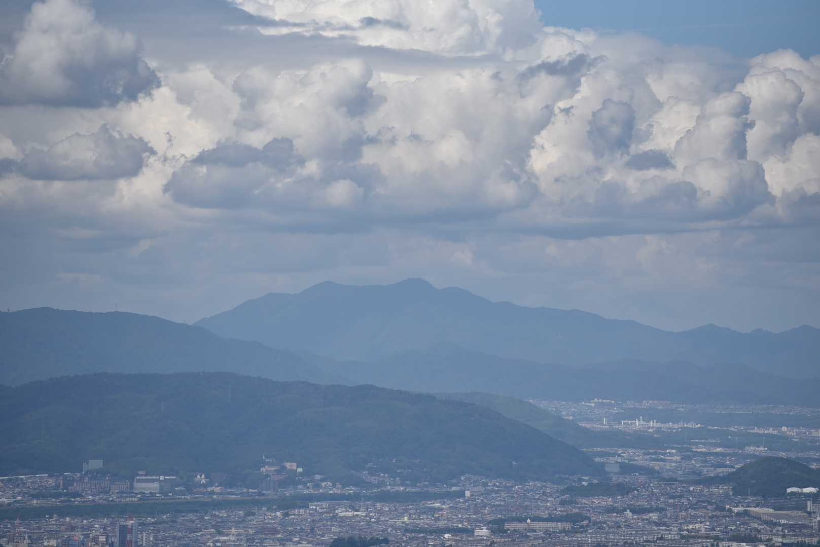 方角的には愛宕山かと