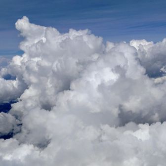 積乱雲が上がってきました。下山しなければ❗️