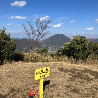 三ノ岳 山頂に着きました😊
向こうに 今日、行きたかった 竜ヶ鼻⛰️😅