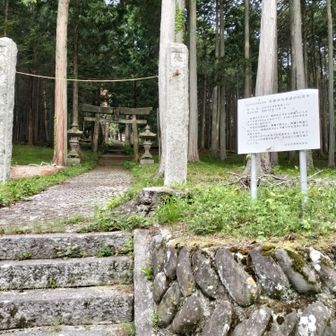 石尊神社でお参り　　　　
無事登山できますようにナムナム