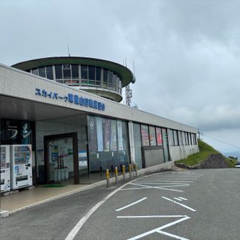 上の展望台は有料
