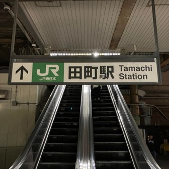 エスカレーターはカット