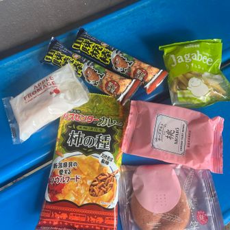 皆さんにたくさんお菓子いただきました
ありがとうございましたー