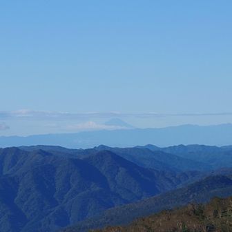 富士山もうっすらと