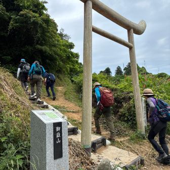 ここから階段登り続きます