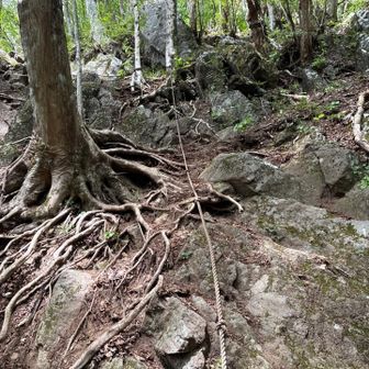 岩場、ロープの連続！
