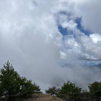 ランチ休憩しながらしばらく富士山待ち…