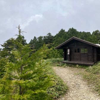 神坂小屋が2棟ありました。
