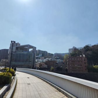 蓬莱橋を渡って