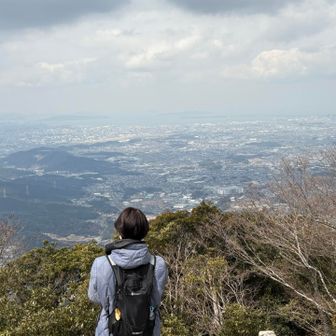 絶景！
こないだ登った岩屋城山達が見える