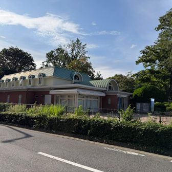新宿御苑行こうとしましたが、9:00からでしたので閉まってました😢