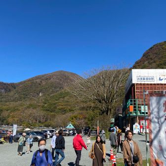 湖畔周りも人だらけ