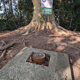 竜神トンネルの真上に有る基準点