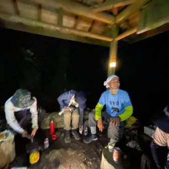 とっくに花火は終わってる

(※)19時～19時半(約3300発)らしいよ🔍

食べて笑ってたら、
とっくに終わってたHANABI✨️

