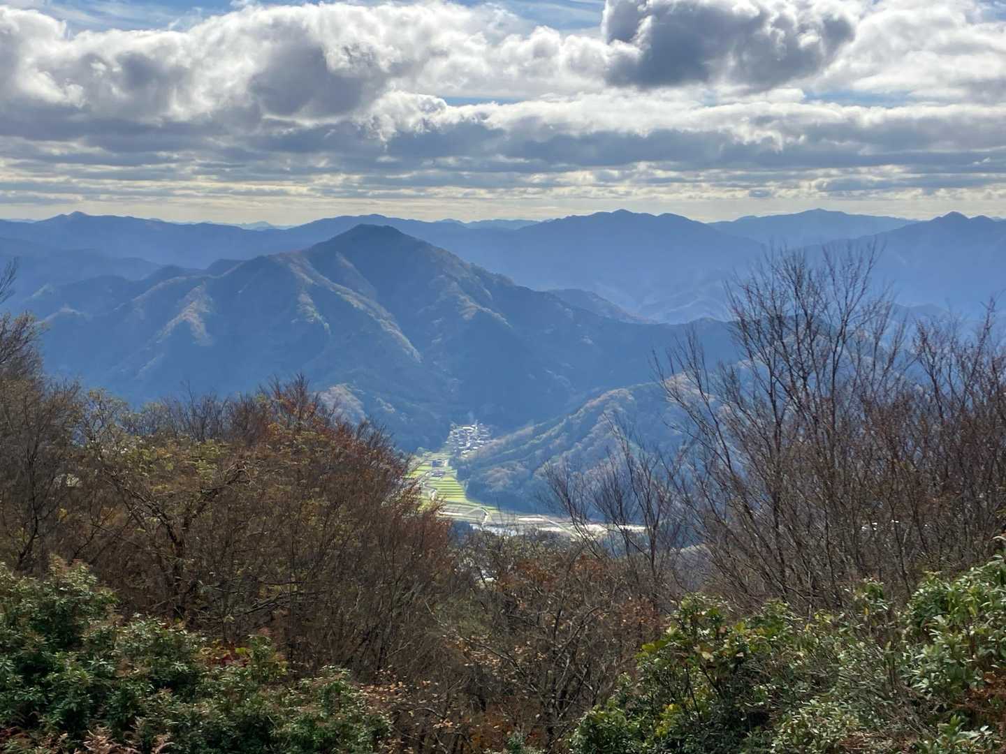 東床ノ尾山方面
ゆっくりランチタイム🍙🥪☕️
下山します