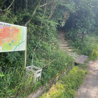 山形仙を諦めて山成分が不足しているのでいつもの神楽尾山で山成分を補充することに。

親の顔より見慣れた登山口。