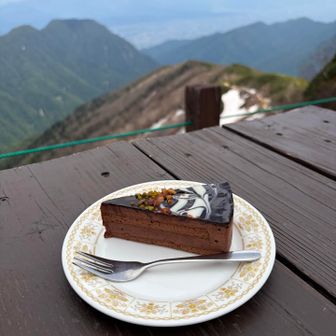 命に関わるトイレ代200円と
ケーキ１つ650円🍰

🟰850円で決定

一口ずつ深く味わって頂きます😂🙏