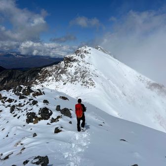 リミットまであと30分か〜と、ふらっと横岳を目指す人
ここまででもいいかな？とか思っちゃったよ！さすがだよ！