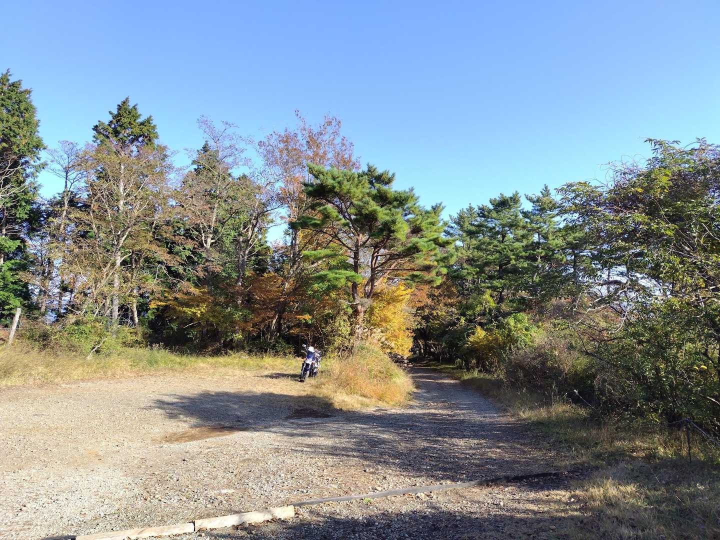 いい天気です。でも、オフ車ではないので超絶スロー運転でたどり着きました。