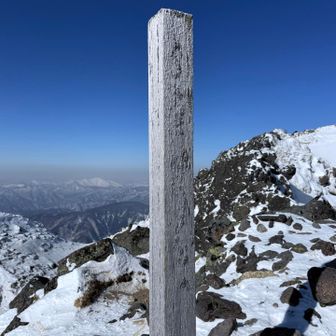 真ん中のピーク
山標がのっぺらぼう
これは頂上じゃない😭