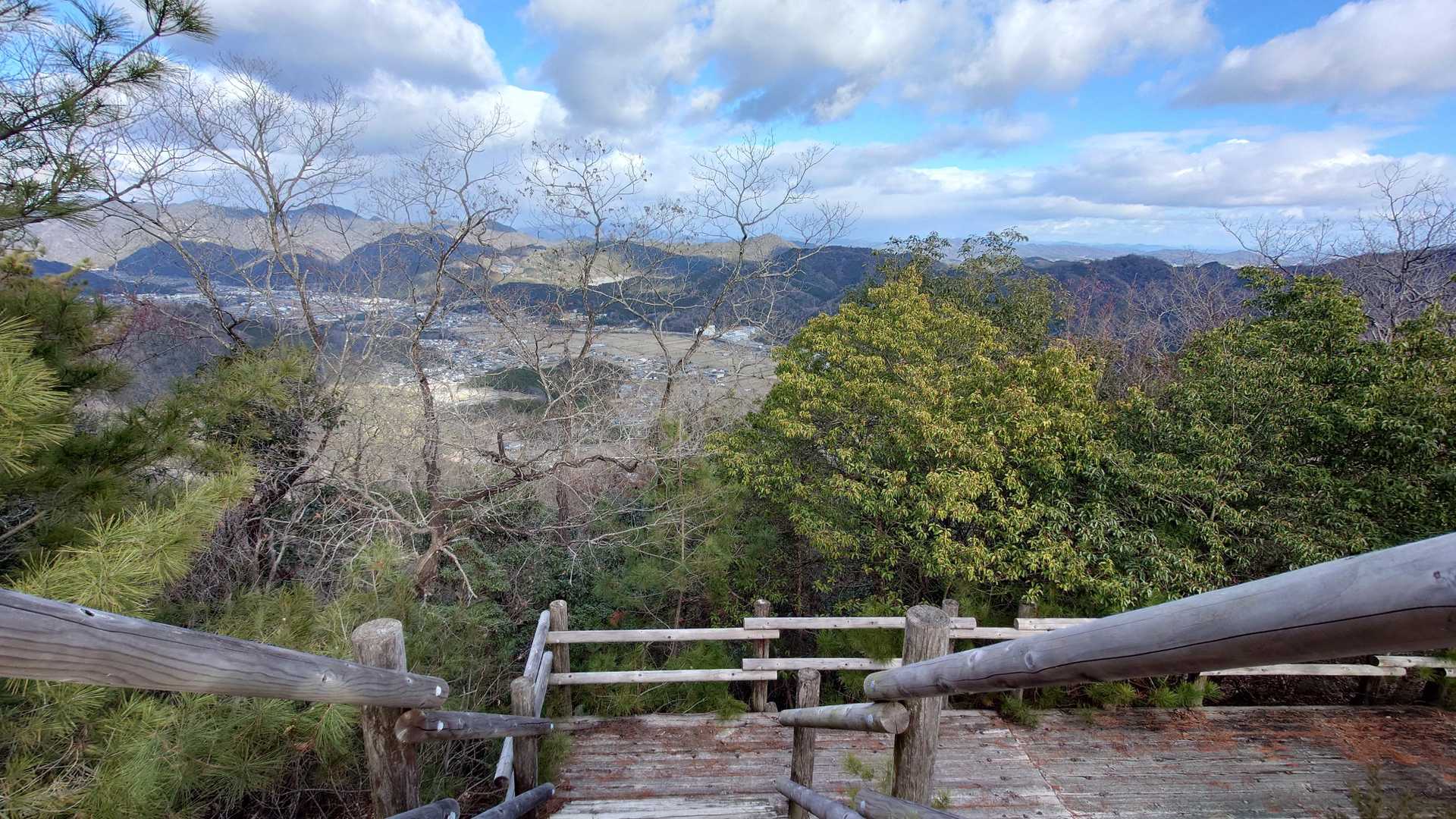 さすがは県立公園、歩きにくそうな所は迂回路がちゃんと整備されています。