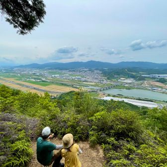 石部大橋を見下ろすポイント、仲良しペアがデーンと堪能中