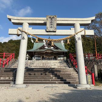 まずは鏡山稲荷神社参拝