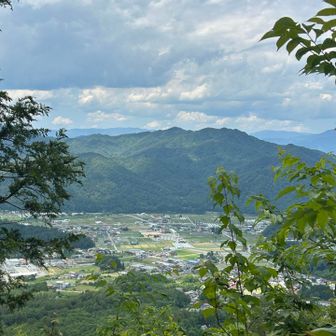 からの景色✨

高山市内の外れの辺り？
向こうは前登った猪伏山？かな