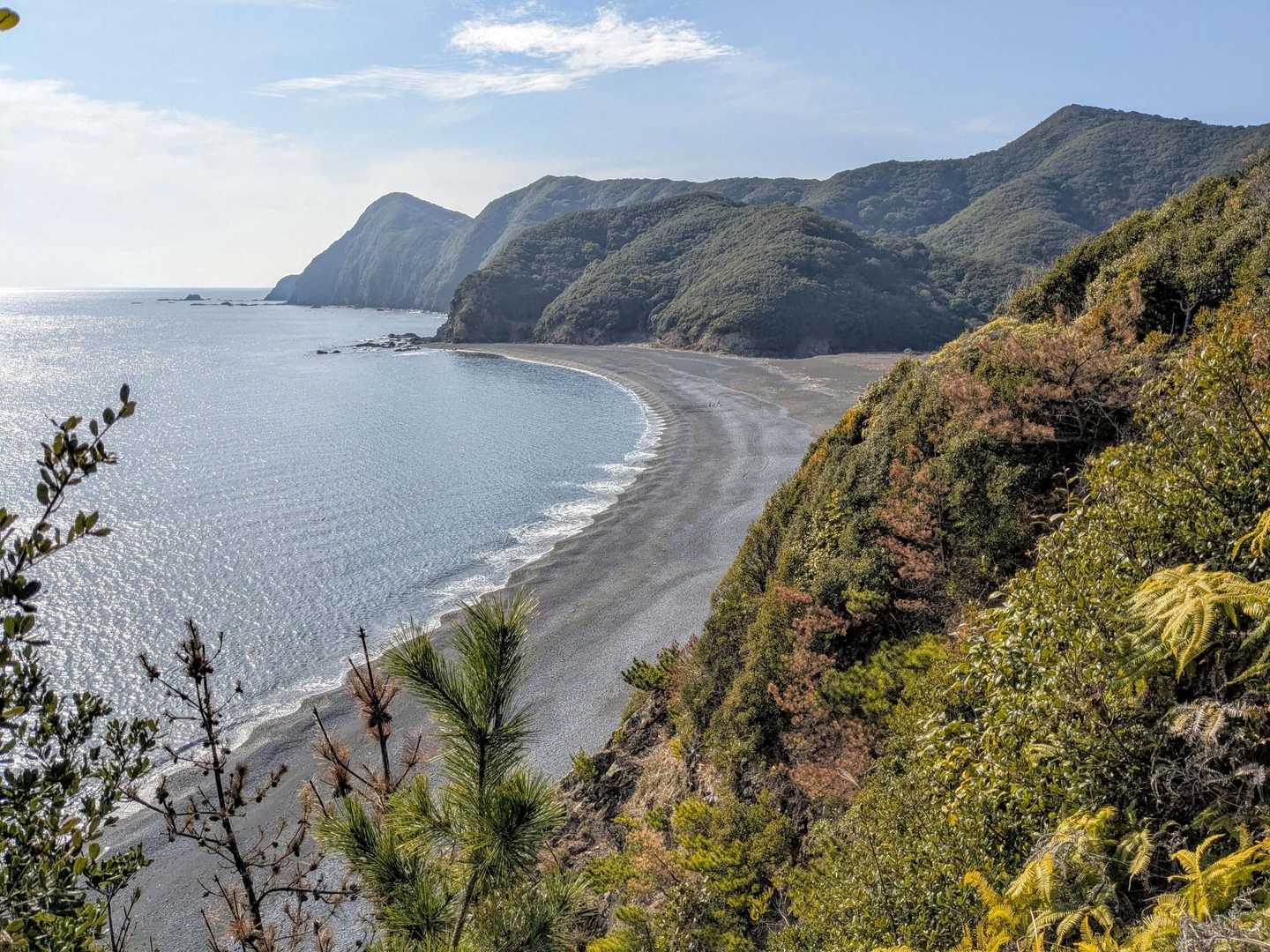 振り返ると塩竈浜が美しい