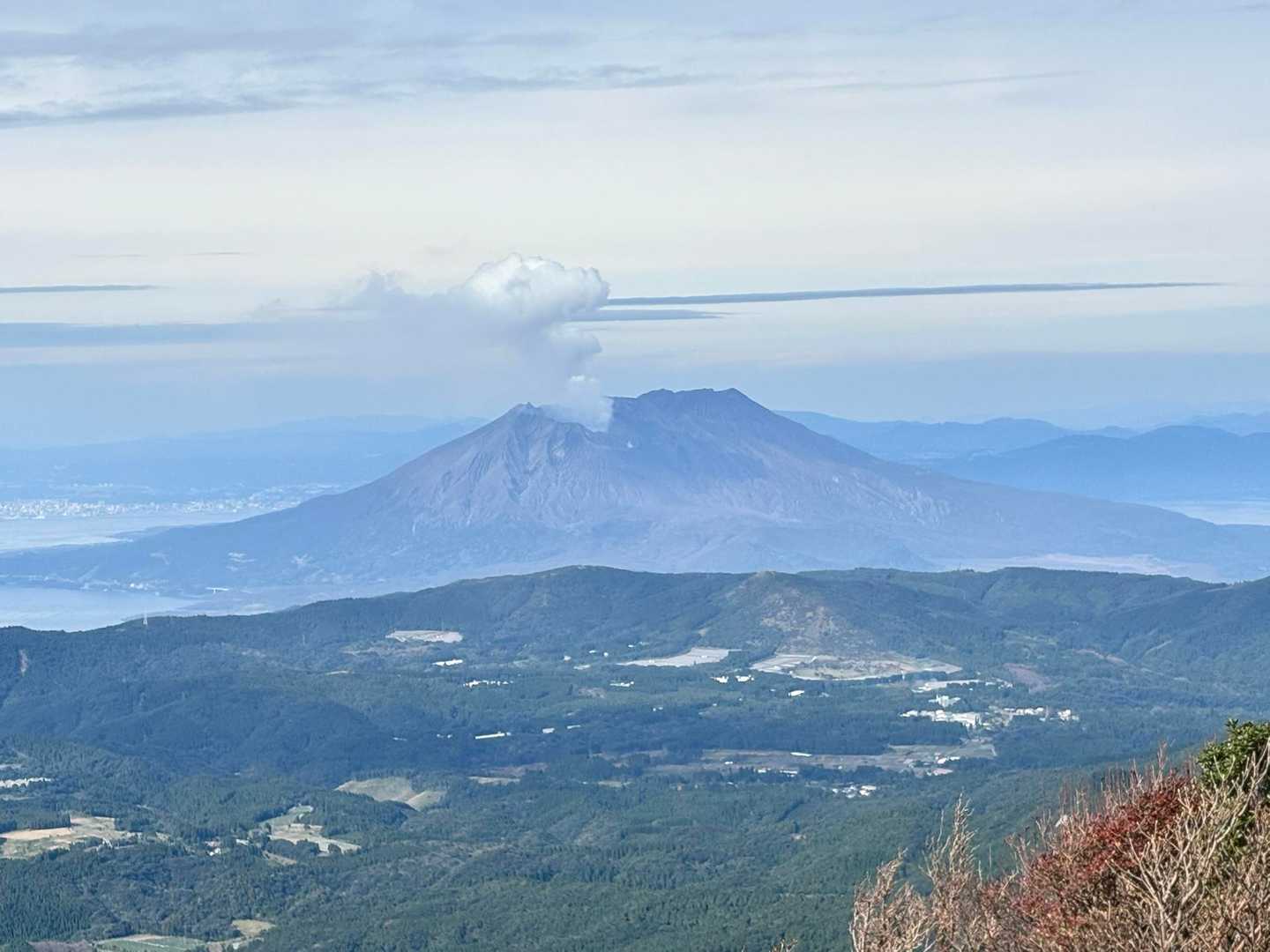 大箆柄岳山頂からは桜島がより近くに見える😊
最高の景色！