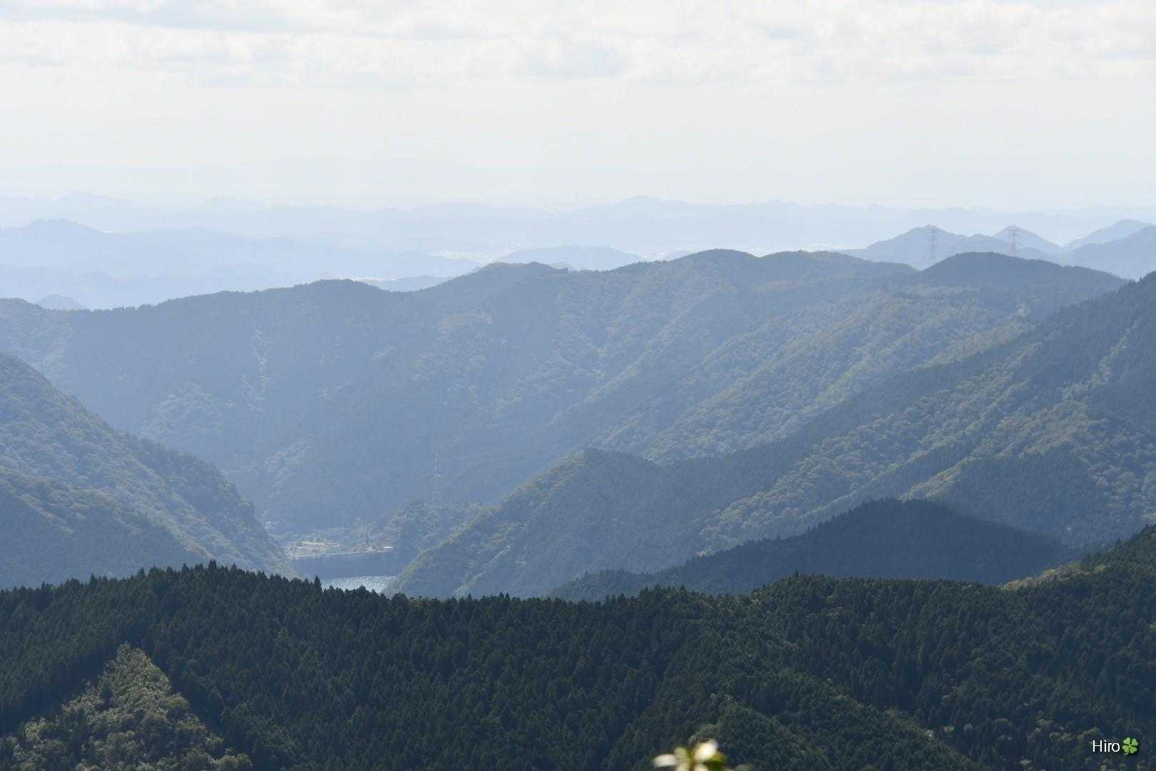 大河内のダム湖が見える
