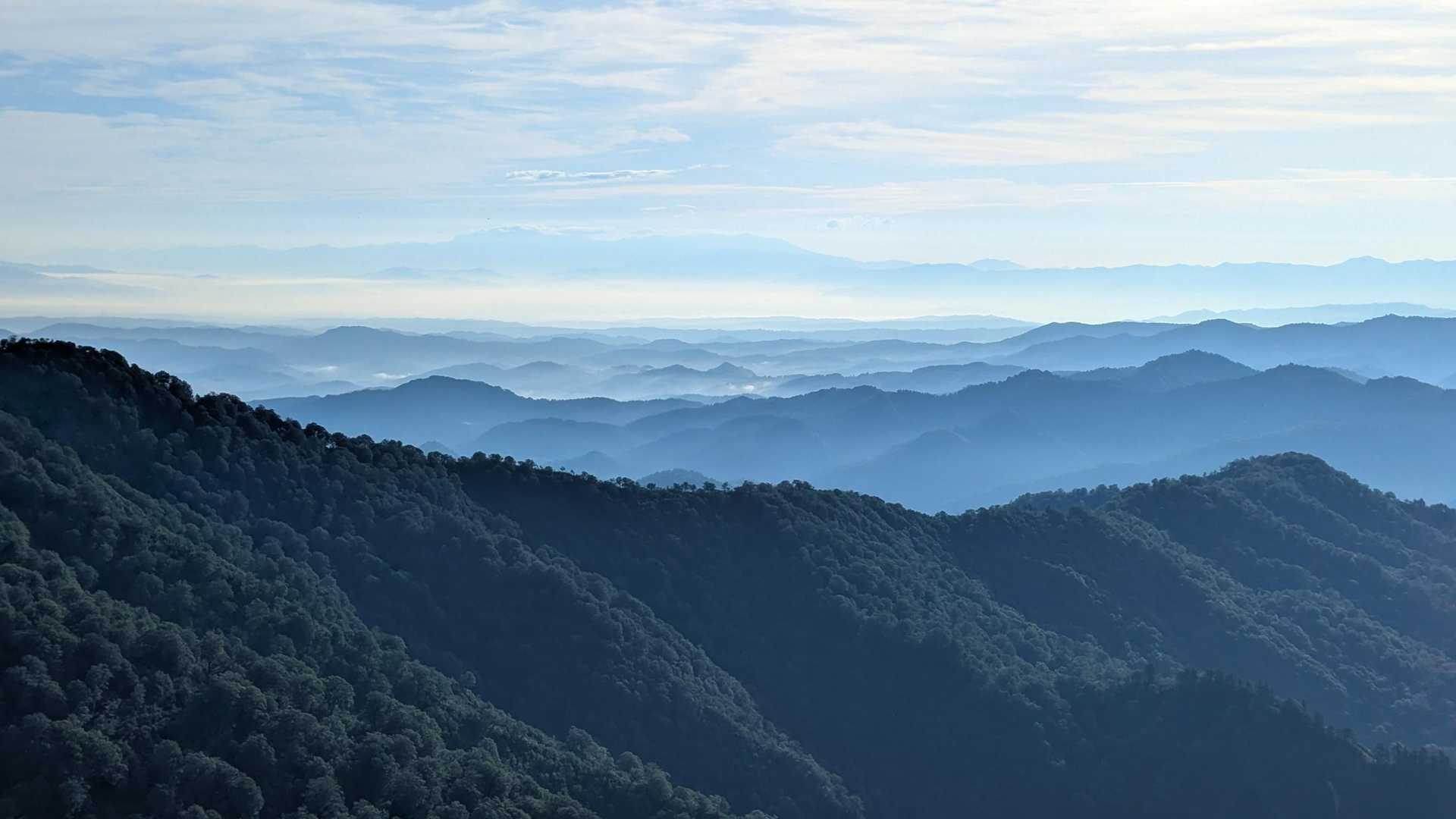 山々が連なり良い景色