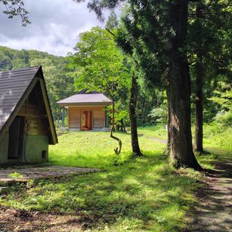 しろ池の女性トイレと東屋