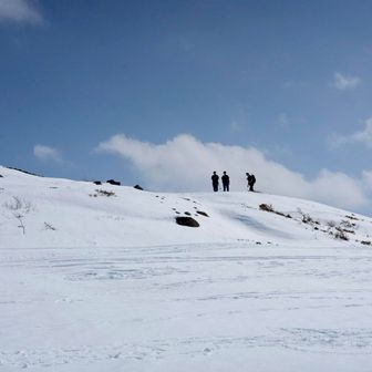 夏道歩く姿が絵になってた
八方池のど真ん中から
夏には絶対取れないアングル📷