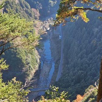 うわー、飛び込めそう。
車の走行音もよく聞こえます。