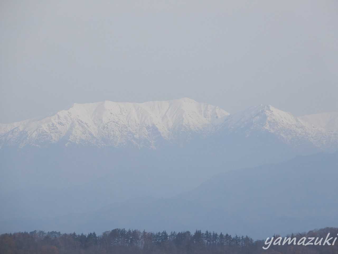 飯豊の薬師岳、西大日岳、大日岳、右手前が櫛ガ峰、牛首山