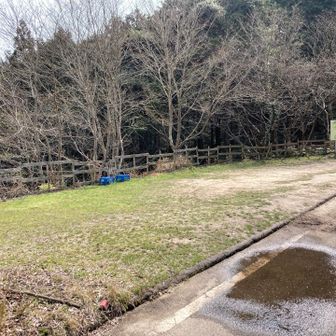 登山口の駐車場、6,7台は停められそうです