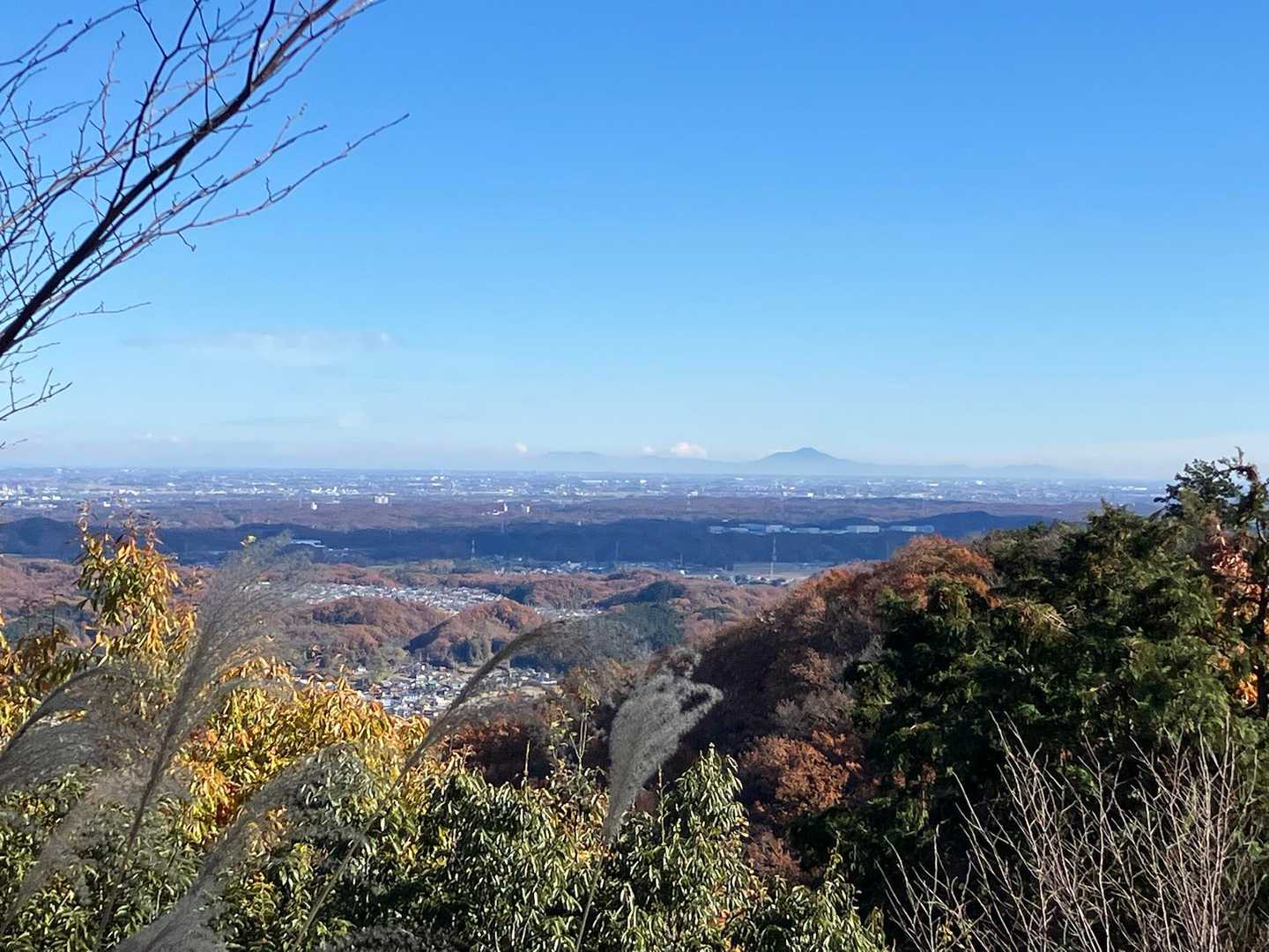 筑波山が小さーく写っています⛰️