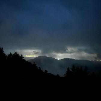 夜は少し雲☁️の中