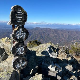 2112m の御座山
漢字だとニニニに見えません?
誕生日222の私は自分の山かと😂