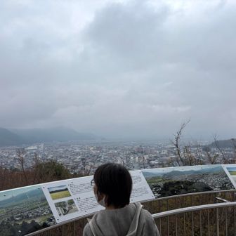 あいにくの天気で三里山もほとんど見ることができませんでした(>_<)
せっかくなら晴れの景色を見せたかった…
