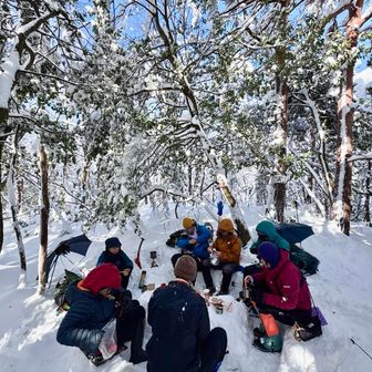 雪椅子に　腰をあずけて　餅香る

☝️「今日の山行の内容を俳句にしてください」とCopilot Chatに頼んだら、こんなの作るんですよ？すごくないですか？