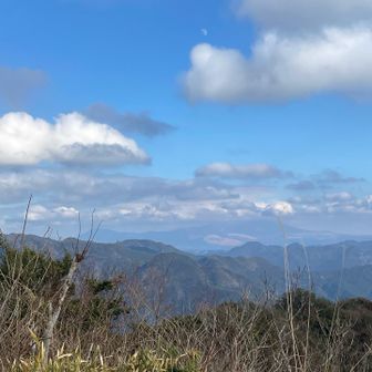 頂上から久住と月