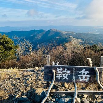 鞍岳山頂から…ツームシ山⛰️