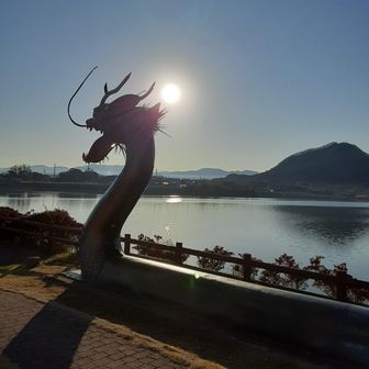 池には龍の伝説が