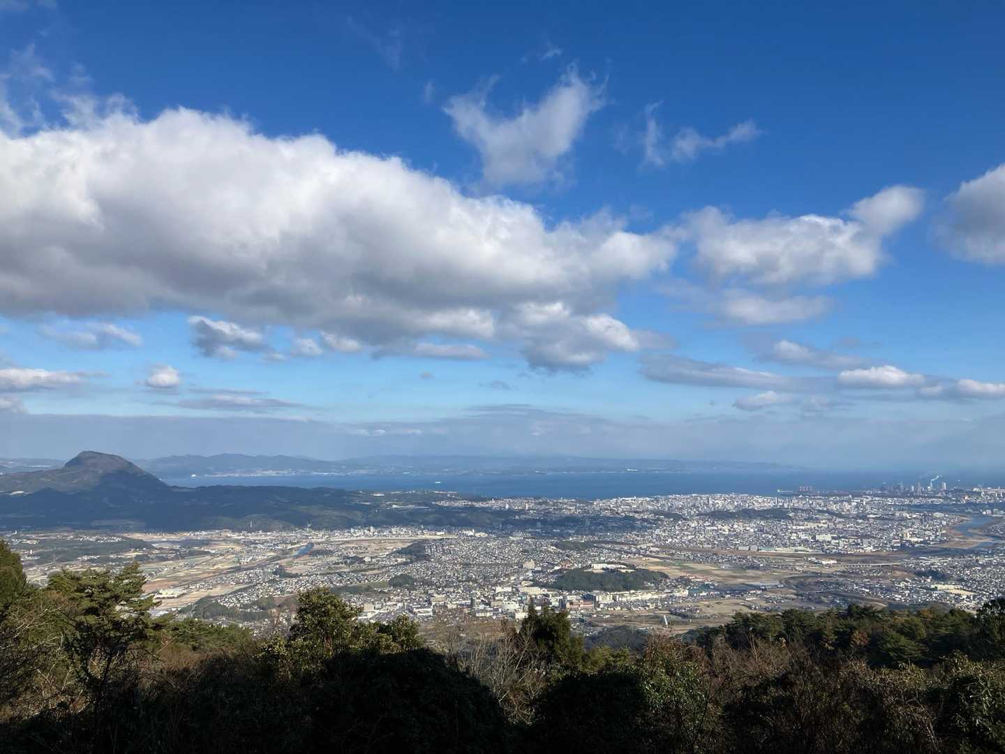 第一展望台からの展望。第二に比べて少し視野狭めですが、市街地見渡せます