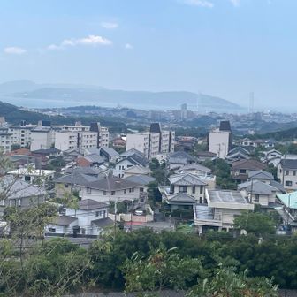 ここからも明石海峡大橋が見えます