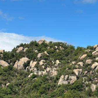 火山の山頂岩、賑わっていますね。