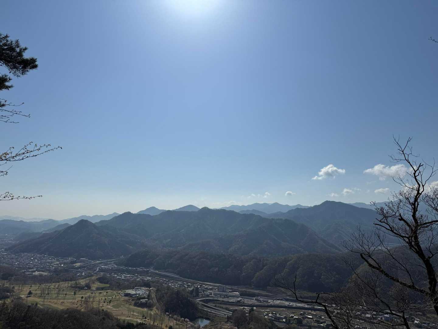 えっとね、九鬼山、高畑山、倉岳山などが見えています。